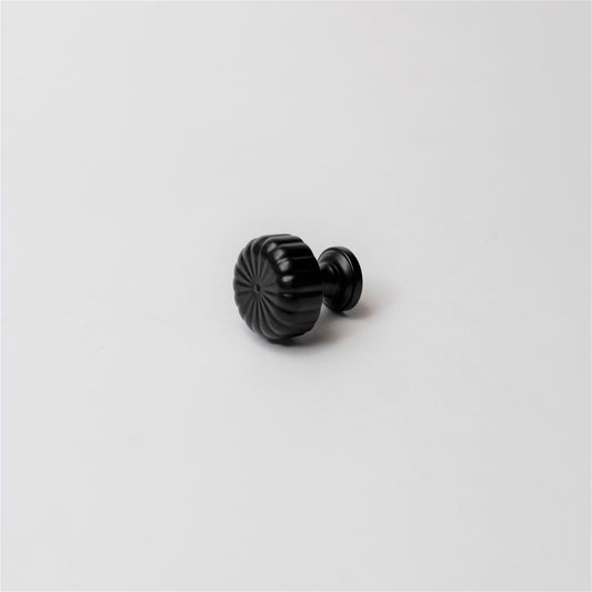 Phool Brass Knob