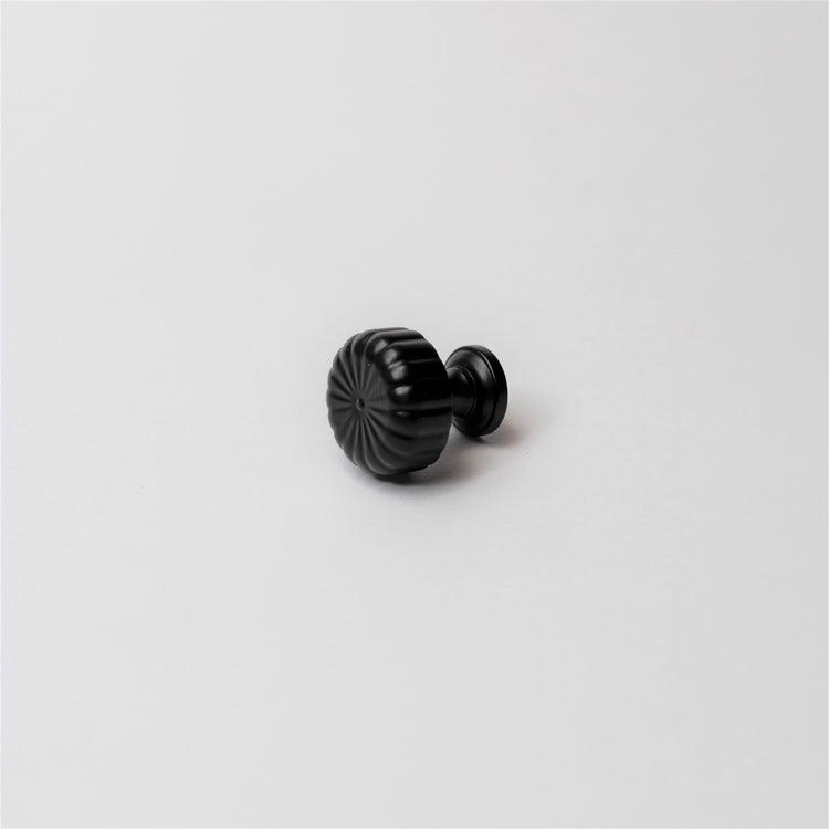 Phool Brass Knob